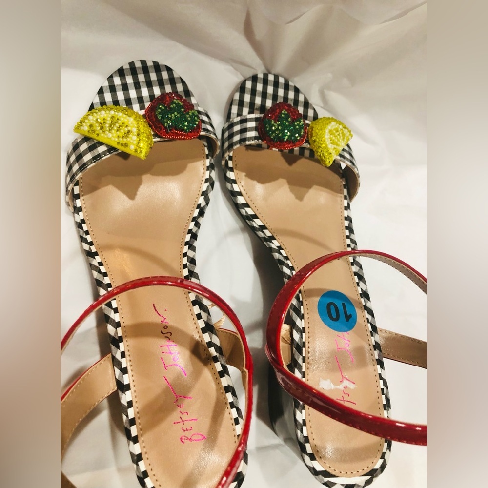 Betsey Johnson gingham print lemon strawberry red patent strap chunky heels sz10 - Picture 5 of 16